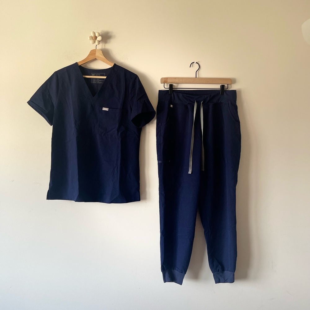 Figs Navy Blue Women's Scrub  Sets 
Top Medium/ Bottom  Large